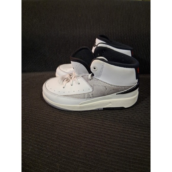Nike Jordan 2 Retro White/Fire Red-Black-Sail DQ8563-102‎ Toddler Size 10C - Picture 1 of 8